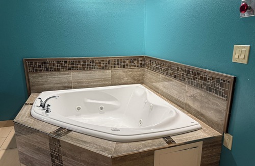 Kingston Hotel | Plymouth Bay Inn and Suites