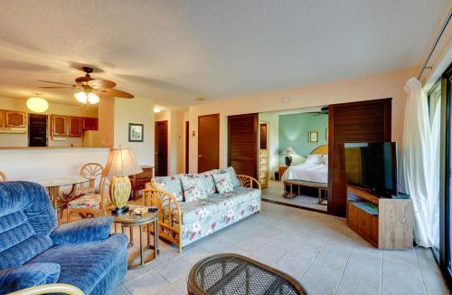 Maunaloa House | Pool Access, Walk to Kepuhi Beach: Tranquil Escape