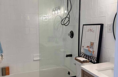 Southampton Bed & Breakfast | Pool Gym Biocharger Tennis Private bath All New BR