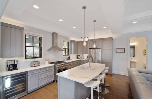 The Pines House | Pool, hot tub, with LINENS and TOWELS!