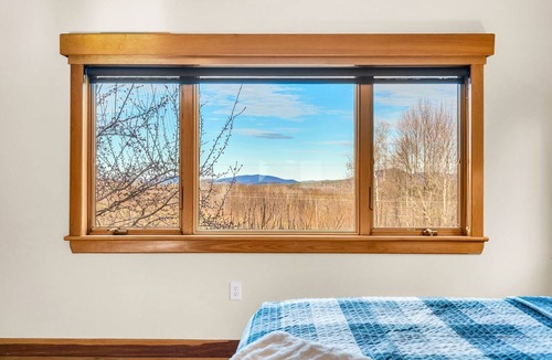 Bethel Cabin | POOL+HotTub+Sauna/Privacy+9miles to Sunday River