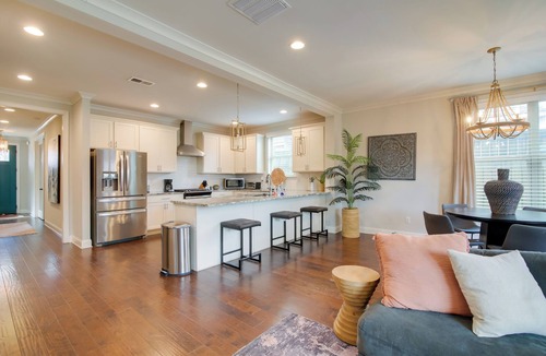 Cooper-Young Historic District House | Pool Table! Walkable Stay in Midtown MEM