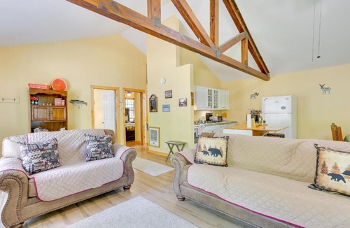 Lackawaxen House | Pools & Ski Access: Lackawaxen Cottage w/Deck!