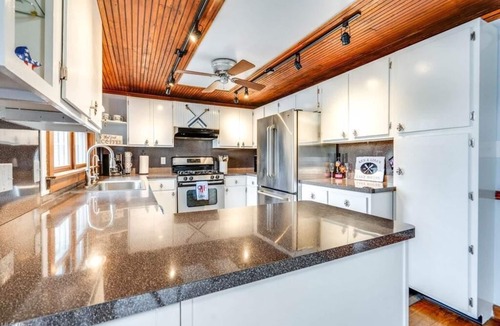 Portage Lakes House | Portage Lakes Escape - 5 Bedroom Lakefront Home