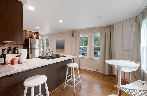 Cornwall Bridge Cottage | PoshPadsCT 2Hrs NYC,Tennis, Mohawk Mt & Lake 5 Mi. "MELIUS 1BR+Sofa Bed COTTAGE"