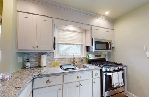 Arlington House | Poughkeepsie 3br home near Vassar & Marist college & Vassar Bros Hospital