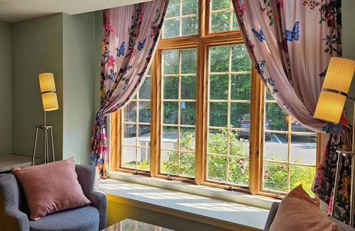 Simsbury Center Apartment | Powder Forest Guest House features 6 individual hotel rooms.