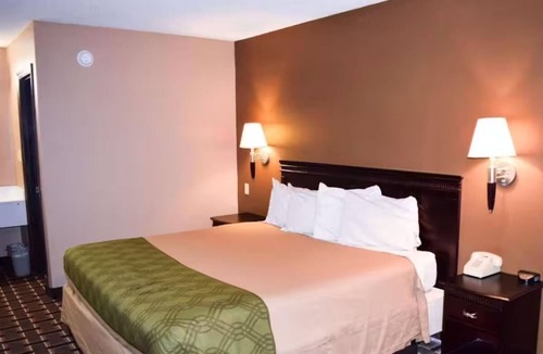 Richburg Hotel | Practical Single Room w/Free Parking – Save + Relax on Your Southern Journey