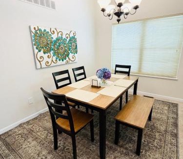 Cuyahoga Falls Villa | Premier 3BR Retreat - CVNP, Blossom & Boston Hills