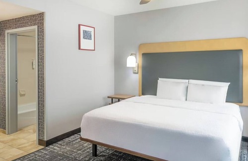 Canonsburg Hotel | Premium 1BR King Suite Ideal for Extended Stays Near Corporate Centers