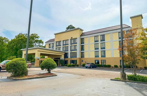 Tougaloo Apartment | Premium King bed Non-Smoking