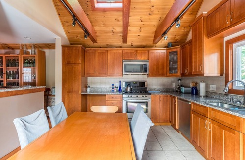 Parkside House | Prime City Living Townhouse 4 Bedroom Townhouse by RedAwning