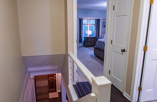 Victorian Village House | PRIME Location with Hot Tub, Pool Table and Sauna