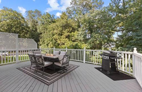 West Hartford House | Prime West Hartford Center Location: Historic Gem