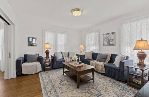 West Hartford House | Prime West Hartford Center Location: Historic Gem