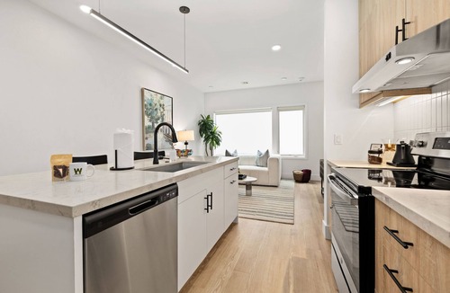 Downtown Apartment | Prism - Downtown - Gym - Bike Storage