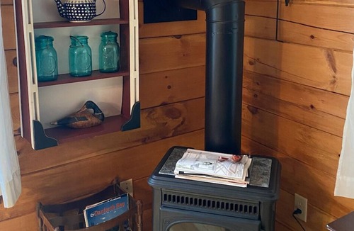 Sweden House | Pristine Log Cabin in Moose Pond Association LAKE, POOL, KAYAK, CANOE, 1 dog OK!
