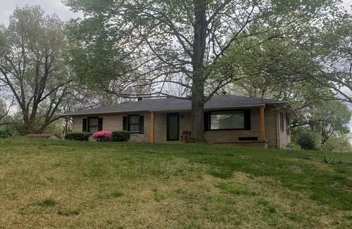 Pellville House | Privacy and breathtaking views on the highest point in Daviess County! So cozy!