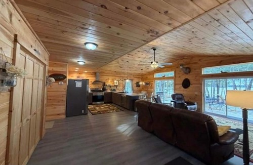 Lincoln House | Private 3-bedroom waterfront house with dock kayaks and paddle boards.