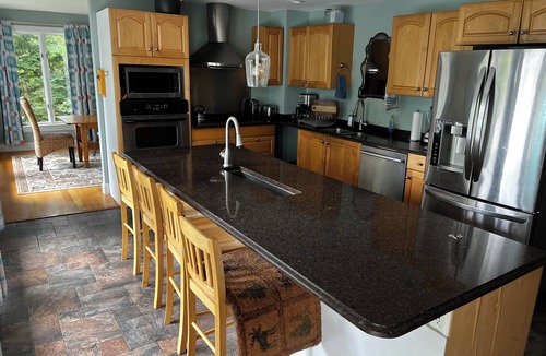 Cumberland Center House | Private 4 bedroom Cumberland Lake House