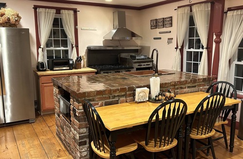 Newbury House | Private 5br-5ba - At the base of Mt. Sunapee - Closest to the mountain!