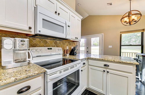 Gordonville Cottage | Private 60-acre Retreat Near Lake Murray & Texoma