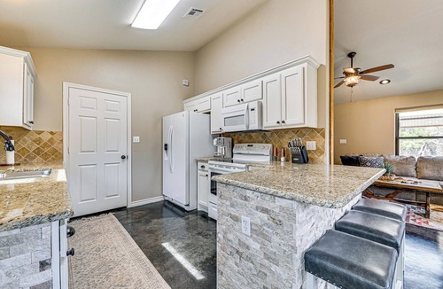Gordonville Cottage | Private 60-acre Retreat Near Lake Murray & Texoma