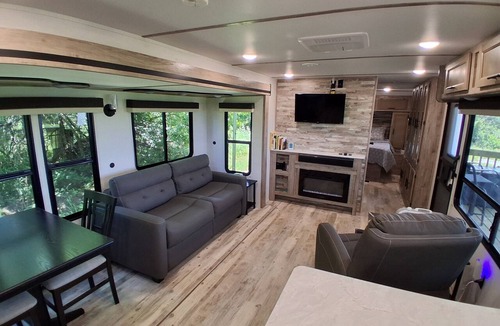 Centerville House | Private 65-Acre Prairie Retreat with 3.5 Miles of Trails