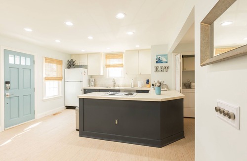 New London House | Private Beach - 5 bedroom, 3 bath, sleeps 10 comfortably - Ocean Glimpses