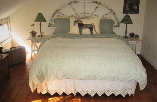 Clinton Corners House | Private bed& bath in 1860s farmhouse, access to total house and patio, porch.