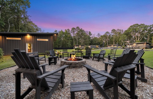 Royal House | Private Boutique Escape Near Lake Ouachita- Pool + Hot Tub - Sleeps 18