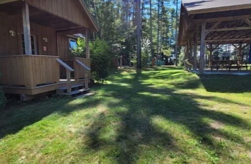 Wolfeboro Cabin | Private Cabin with access to Rust Pond Ferris