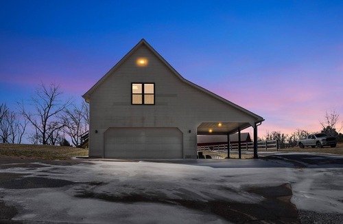 Greenbrier Apartment | Private Country Studio w/Deck & Skylights