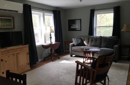 Woodstock Apartment | Private countryside apartment suite 1.5 miles to Woodstock