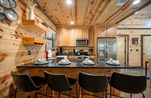 Pickens House | Private Escape| Hot tub| Fire Pit| Trail Access
