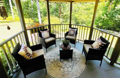 Waterford House | Private Farmhouse Retreat sleeps 8 near camps, wedding venues, ski areas