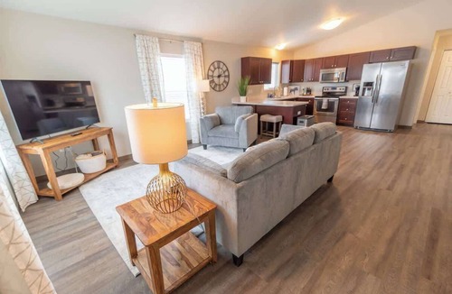 Meadow Lakes House | Private Home, Full Kitchen, Laundry & Wi-Fi!