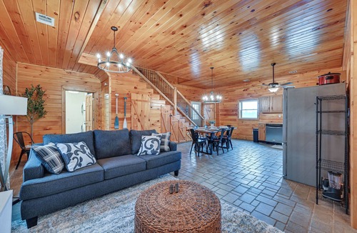 Bee Spring Cottage | Private Hot Tub, Arcade Game: Bee Spring Cabin