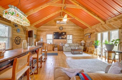 Friendly House | Private Hot Tub! Country Retreat in West Virginia