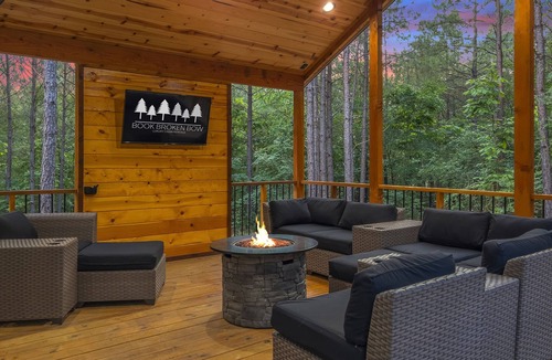 Pickens Cabin | Private Hot Tub + Outdoor Oasis + Split Floor Plan + Arcade + Family Friendly