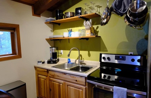Back Loop Apartment | Private Log Home Apt w/King & Free Tram Tickets!