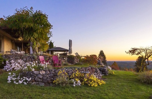 Lyndeborough Villa | Private & Luxurious