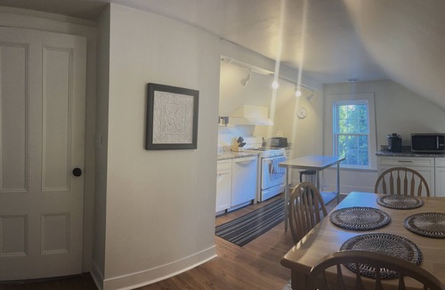 Salem Apartment | Private North Salem apartment - walking distance to downtown