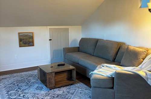 Salem Apartment | Private North Salem apartment - walking distance to downtown