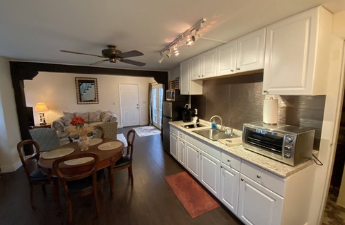 Kingston House | Private one bedroom guesthouse with pool
