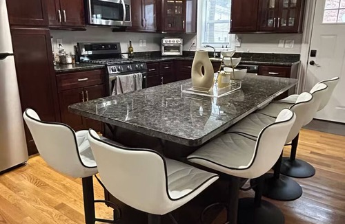 Columbus Park - Andrew Square House | Private Parking! 4BR Family Home in South Boston