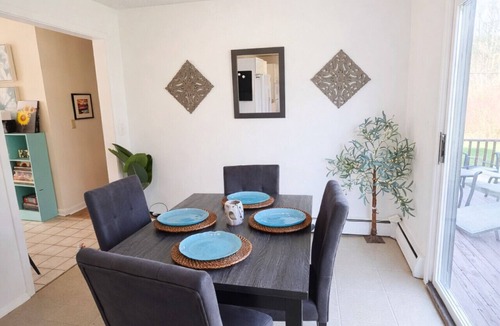 Novelty House | Private Peacful 4000 sq. home