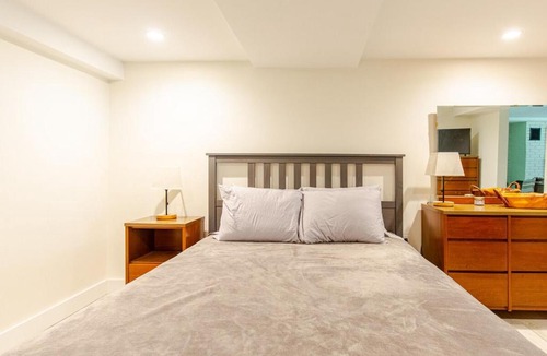 Manchester-by-the-Sea Apartment | Private Pool Retreat Near Singing Beach with fire pit