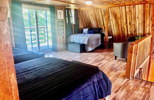 Newport Cabin | PRIVATE RETREAT- 2br cabin on 40 acres surrounded by Wayne National Forest