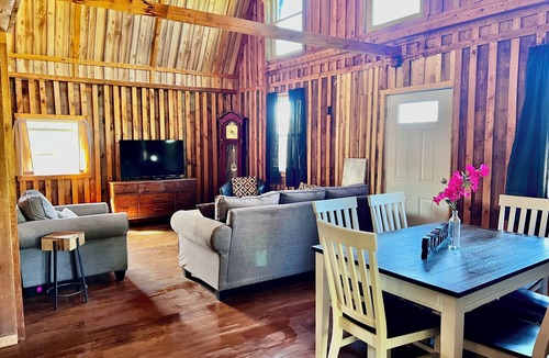 Newport Cabin | PRIVATE RETREAT- 2br cabin on 40 acres surrounded by Wayne National Forest